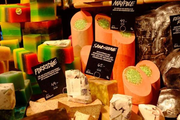 大举扩充门店规模,英国天然美妆品牌 lush去年销售 1.
