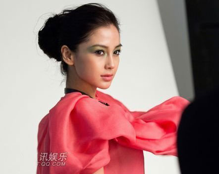 angelababy代言彩妆 不同造型韵味各异 --资讯
