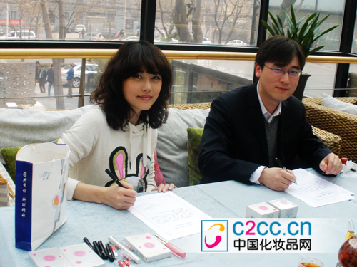 瑰姿：携手周海媚 开启彩妆新纪元