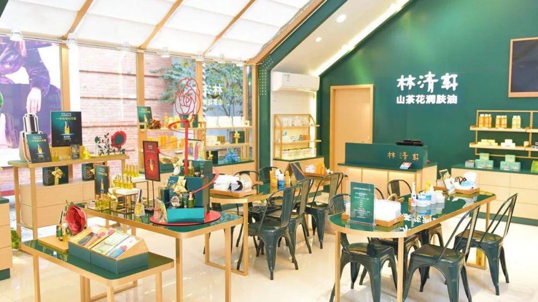 另据都市热报显示,丽人丽妆运营的芙丽芳丝天猫官方旗舰店在预售首