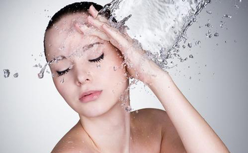 清水辨别化妆品辟谣/百合网布局美妆/蔻诗曼嘉化妆品平湖设厂 | C日报