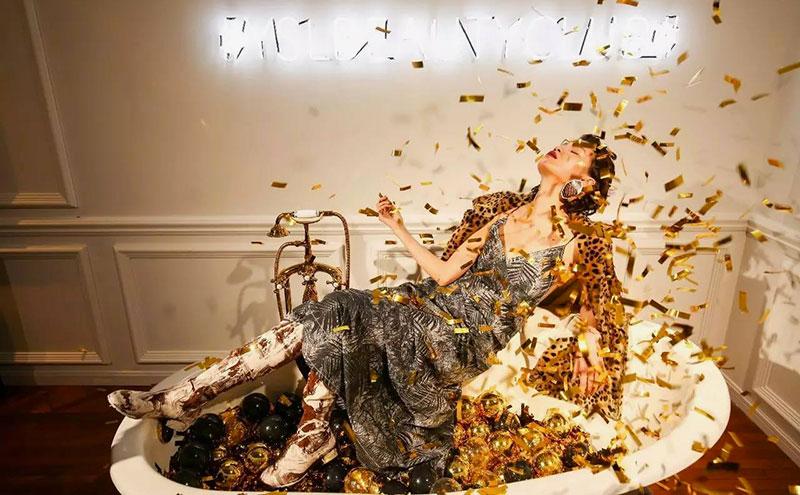 为了认识新晋网红“快闪店+” 我们对比了YSL和CHANEL的快闪店