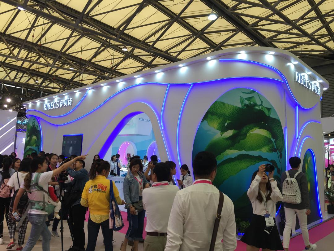 伊贝诗造了一座“纯净海洋馆”,还为CS渠道带了两大高科技新品 | 美博会