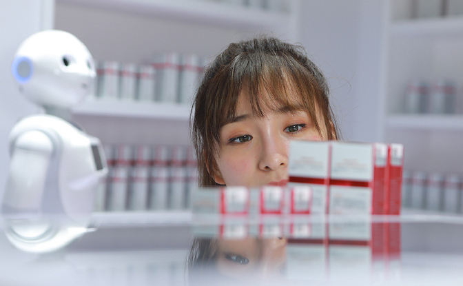 郭振宇:90后消费占60%,薇诺娜最核心的是产品力 | 新药妆
