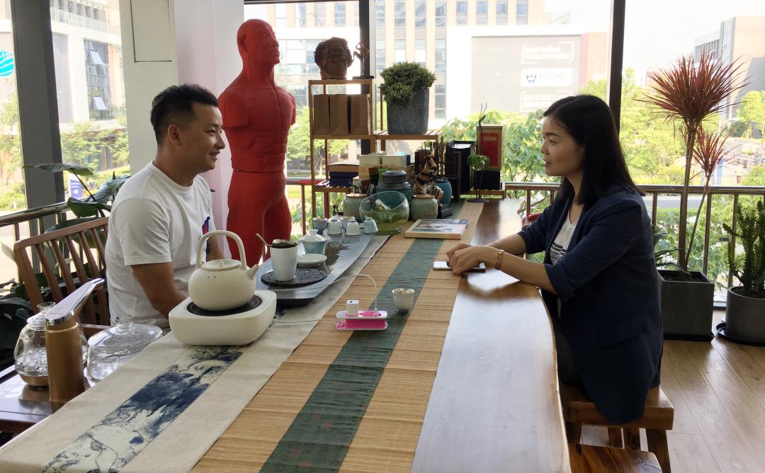 同样是传统零售,为什么橙小橙会这么“火”? | 晓霞走市场