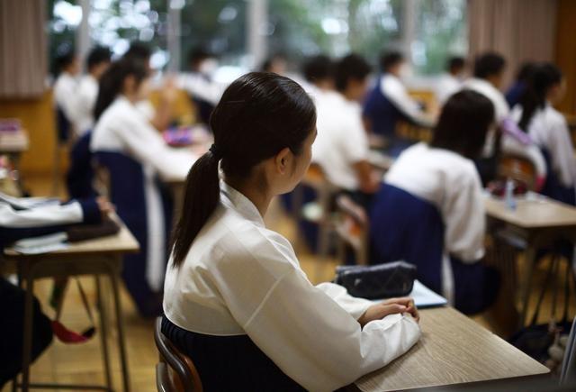 韩国人有多爱化妆:11岁女生有自己的化妆品,9成小学女生曾化妆