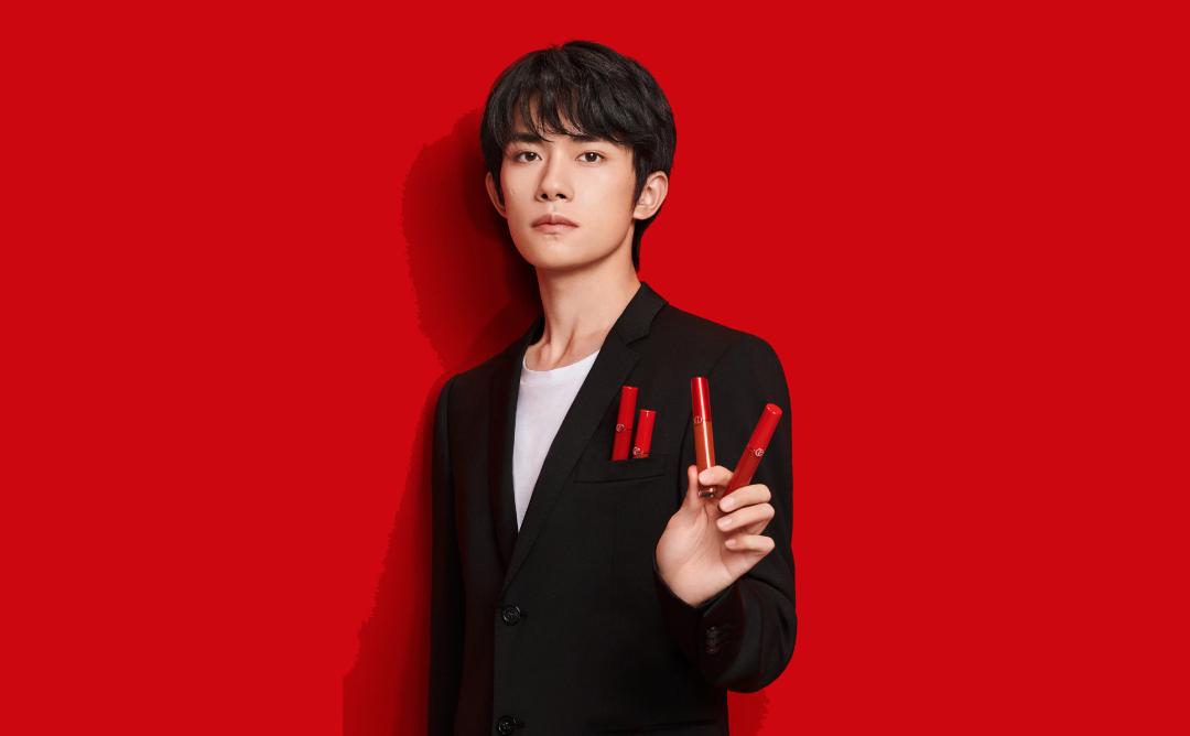 易烊千玺代言阿玛尼成带货王,比李佳琦更可怕的男人来了?