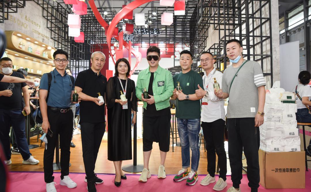 中国“时尚教父”李东田亲临 竟是为了它？