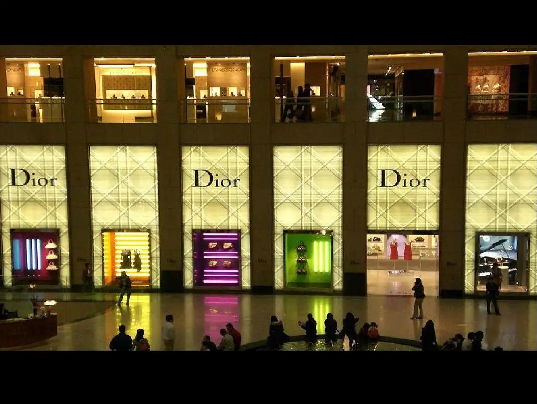 迪奥美妆成为首个试水 WhatsApp广告业务的高端美妆品牌：让粉丝能“私信”品牌大使