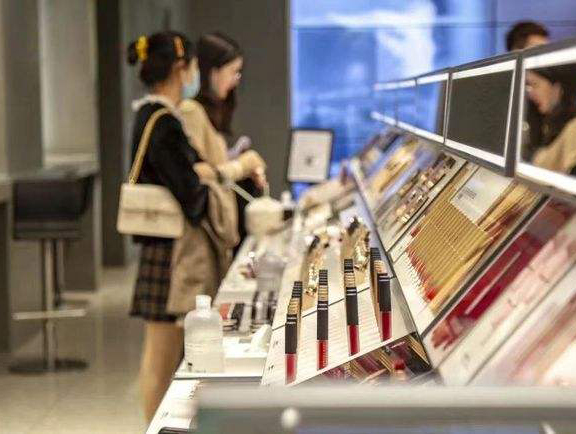 “绑架”欧莱雅 全球消费品恐惧直播电商