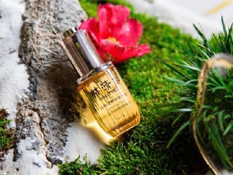 全球美妆品牌齐卖“油”，国货卖得比海外大牌更贵