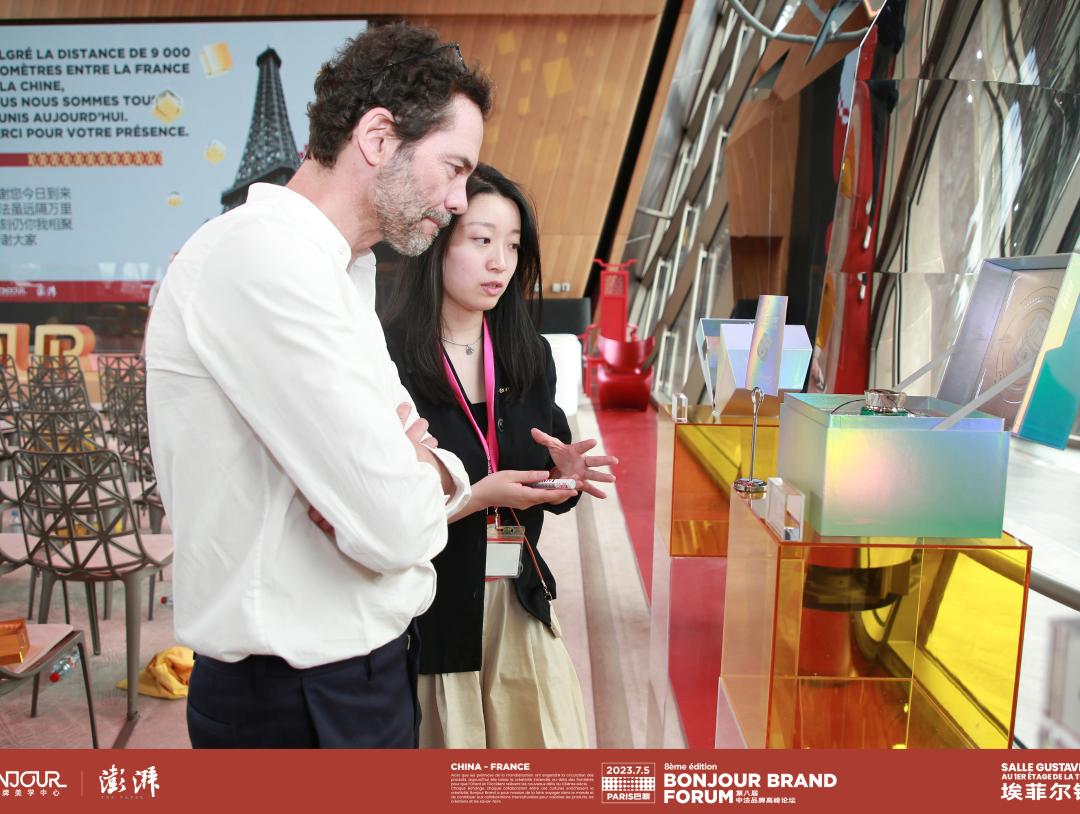 科技突破,这个品牌再登埃菲尔铁塔!