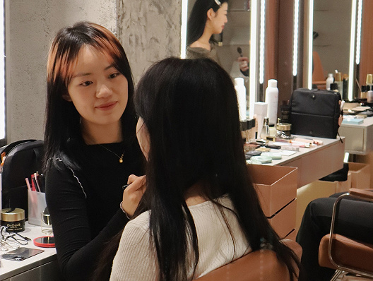 开韩式贵价妆造店,郭敬明也只是个跟风者