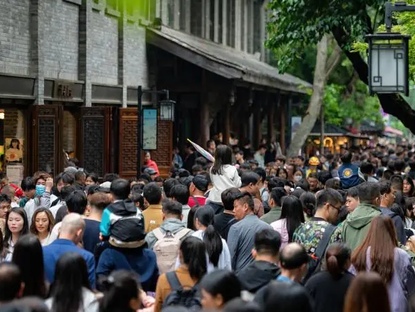 五一经济持续升温、珀莱雅/福瑞达推出洗护新品牌丨一周鲜事