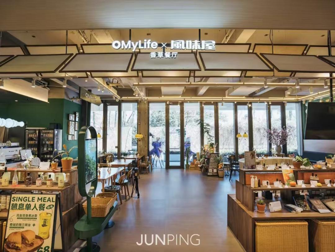 预计半年回本!杭州这家店靠「向往感」破局美妆零售? | 鲜锋